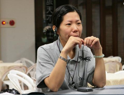 黃小姐 - 現場翻譯