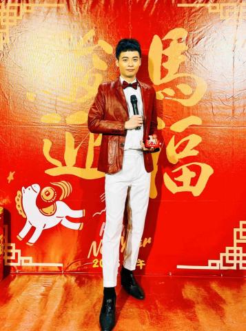 國際冠軍主持江盛祺-為你的人生鑲金🏅 - 新竹年貨大街-祈福發紅包