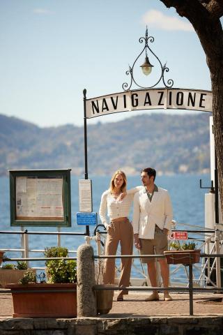 Dio - 本案例為於意大利科莫湖(Como)完成之品牌形象拍攝。

透過當地歐洲攝影團隊與模特兒資源，
結合地中海海岸、歷史建築與自然街景場地，
完成多套服裝之戶外實景拍攝。

本次拍攝由台灣端進行風格方向規劃，
並透過樣衣寄送至歐洲當地團隊進行拍攝執行，
無需品牌全員出國，即可完成歐洲實地形象拍攝。