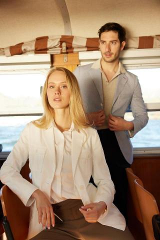 Dio - 本案例為於意大利科莫湖(Como)完成之品牌形象拍攝。

透過當地歐洲攝影團隊與模特兒資源，
結合地中海海岸、歷史建築與自然街景場地，
完成多套服裝之戶外實景拍攝。

本次拍攝由台灣端進行風格方向規劃，
並透過樣衣寄送至歐洲當地團隊進行拍攝執行，
無需品牌全員出國，即可完成歐洲實地形象拍攝。