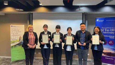 吳欣諭 - （左二）ISC英國專題競賽全國第一