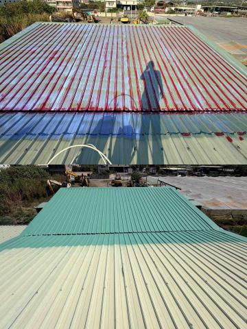 哲宏工程行 - 鐵皮彩鋼漆保養！