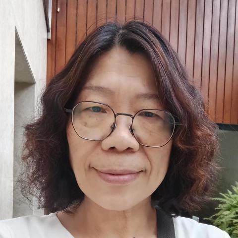 提供遛狗繫狗鍊服務的專家林娟子