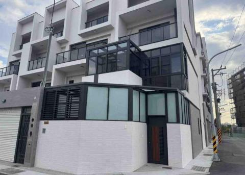 鑫豐工程行 - 採光罩、玻璃欄杆、快速捲門