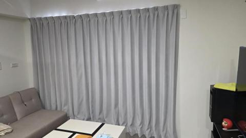 玻璃大小事 - 落地窗折景簾，用料厚實有垂感，雙面同色