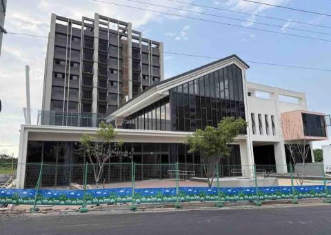 鑫豐工程行 - 玻璃帷幕，格柵