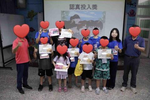 邱雅璐 - 帶領偏鄉孩童營隊