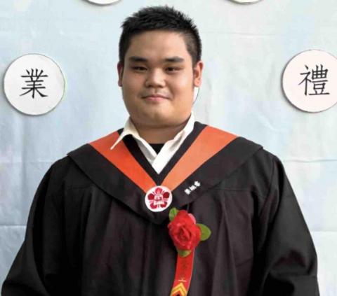 提供deeplpro破解服務的專家梁栩睿