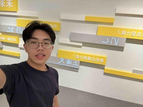 提供遛狗服務的專家王振宇