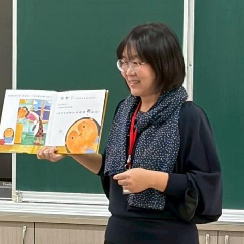 提供書法教室服務的專家諸小姐