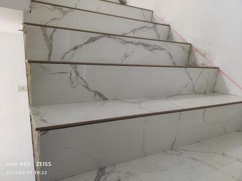 阿凱 - 岡山華夏樓梯磚（磁磚）