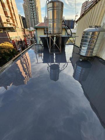 崧泰工程 - PU 中塗 層 基本厚度 0.3m （可加厚 價錢另議價）