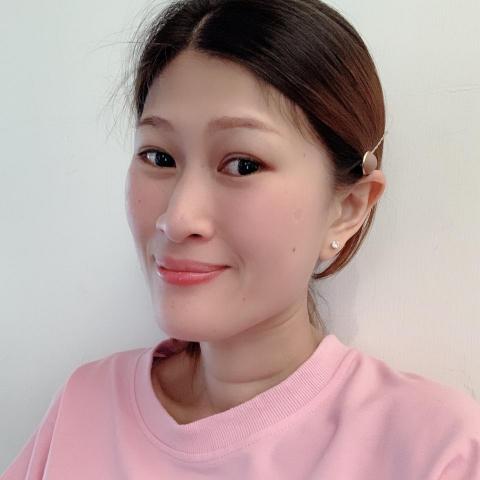提供編髮夾服務的專家謝彩微