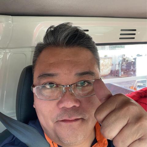 提供透明光療服務的專家太陽王-呂智宇