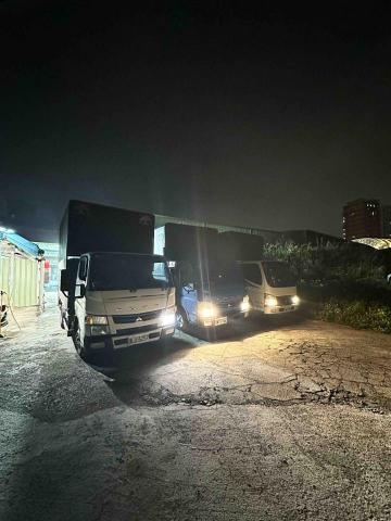 誠效搬家貨運 - FUSO六期升降帆布讓您物品不會風吹日曬
