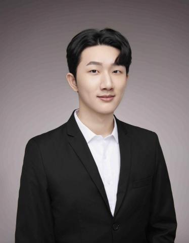 提供戶籍遷移服務的專家羅元港