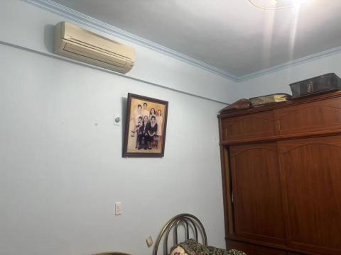 油漆師傅  史先生 - 這是長輩的房間.整間就一種顏色乳膠漆