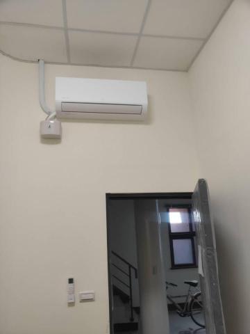 玉山冷氣工程行 - 沒有預留排水管的地方，可使用外掛排水器解決冷凝水排放問題