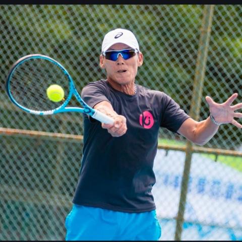 提供游泳課報名服務的專家陳俊男