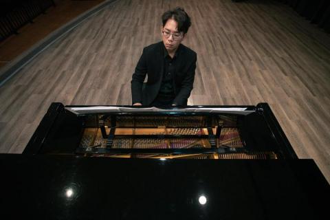 提供鋼琴和弦簡譜服務的專家林峻佑