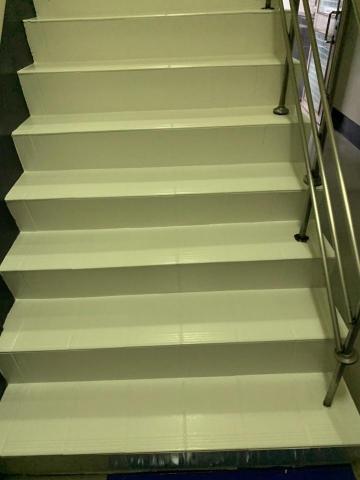 長聖油漆 - 樓梯間換色粉刷