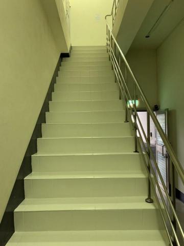 長聖油漆 - 樓梯間換色粉刷