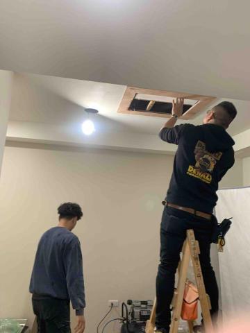 大吉工程行 - 新竹市：天花板開維修孔施工中