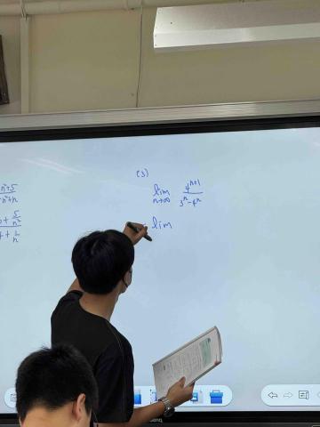 提供數學系出路服務的專家賴柏霖