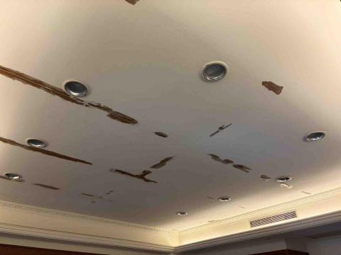 大吉工程行 - 竹北：天花板油漆剝落施工中