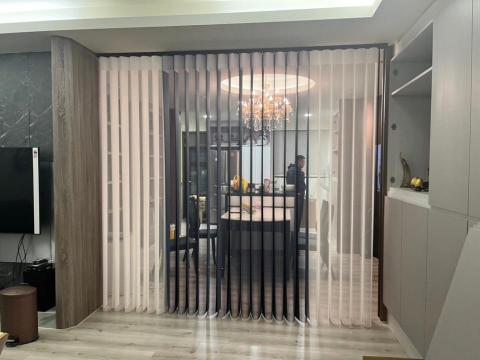 彭靖揚 - 穿透簾，不用拉開整扇窗簾即可直接撥開穿行