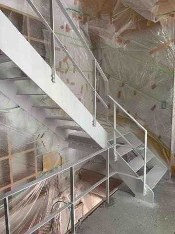 大吉工程行 - 竹北：樓梯噴漆保護