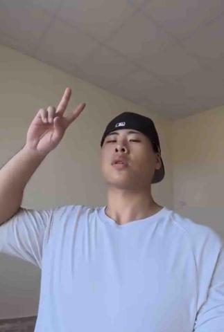 提供透明光療服務的專家張勝凱