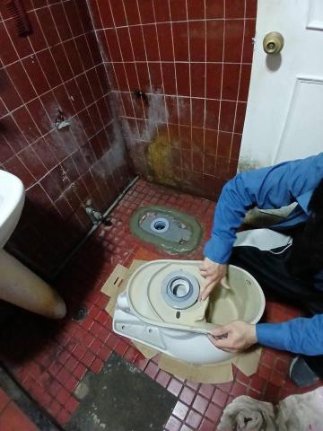 布丁冷氣洗凈 - 安裝防臭防漏油泥，安裝和成新馬桶