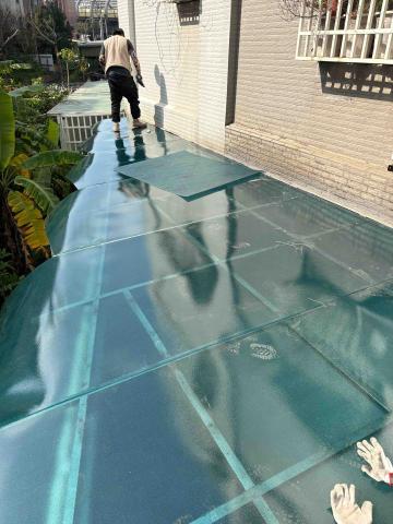 鋐鎧有限公司 - PC板採光罩安裝