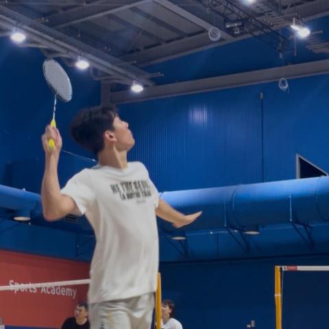 提供羽球規則服務的專家鄭名宏