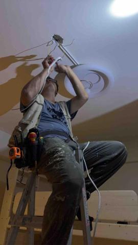 鋐鎧有限公司 - 吸頂燈 配線及安裝