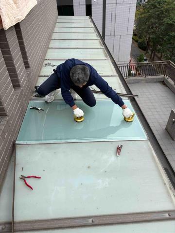 鋐鎧有限公司 - 玻璃採光罩安裝