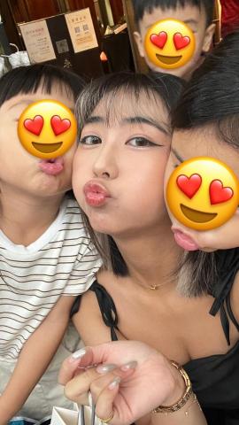 Chlo&eacute; - 我的38妹妹們，我每次舉起手機拍照他們總會湊過來跟我一起，還會跟我一樣動作 有夠可愛。