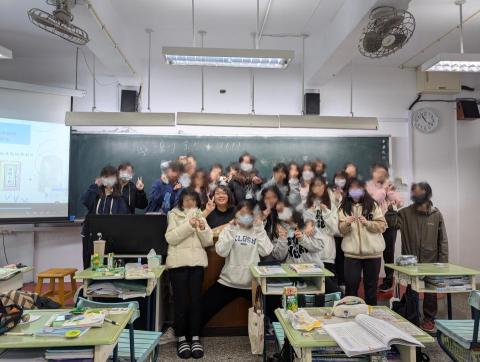 余香瑩 - 高三學生考學測前合照