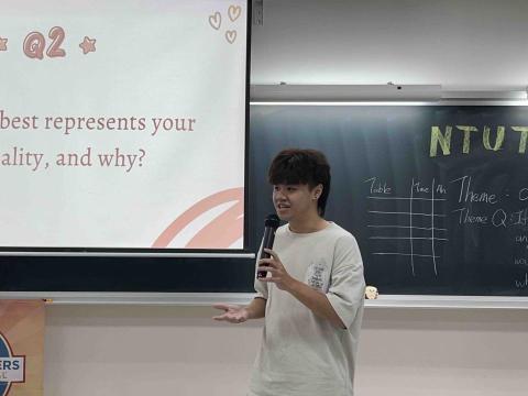 孫彥均 - 大二時曾經在校內的國際英語演講社擔任社長