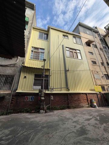 嘉星鷹架工程行 - 民房外牆翻修浪板