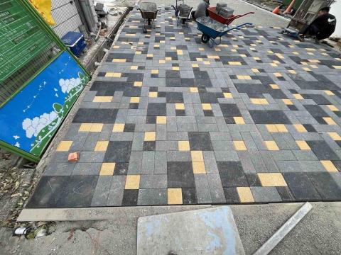 龍潭曾師傅：專業透水磚純代工 - 透水磚施工紀錄分享

10*10、10*20、20*20（cm）
高壓磚照圖鋪設，先整理基底並確認排水方向
再進行整體鋪設與水平調整

重視排水
重視基底穩定

施工細節決定後續使用品質

歡迎有需要透水磚施工的朋友私訊討論

#施工紀錄 #高壓透水磚 #工程日常 #地坪