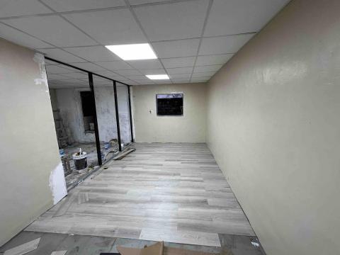 後山工程 - 塑膠地磚施作