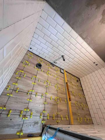 後山工程 - 廁所貼磚