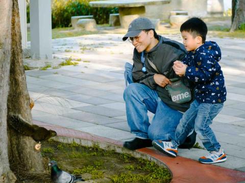 拾玖攝影｜婚禮、尾牙、春酒、活動專門 - 親子互動～和小松鼠的相遇