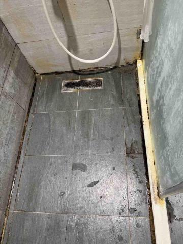 志維 個人工作室 - 大安區   浴室間矽利康翻新及牆 地面除霉 施工前