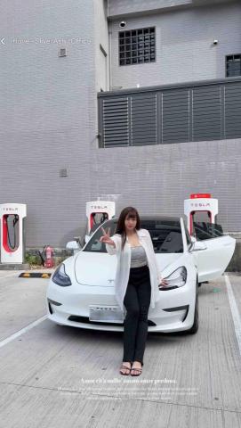 專業安心包車 女職業駕駛 - 特斯拉M3