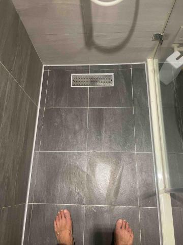 志維 個人工作室 - 大安區   浴室間矽利康翻新及牆 地面除霉  完工圖