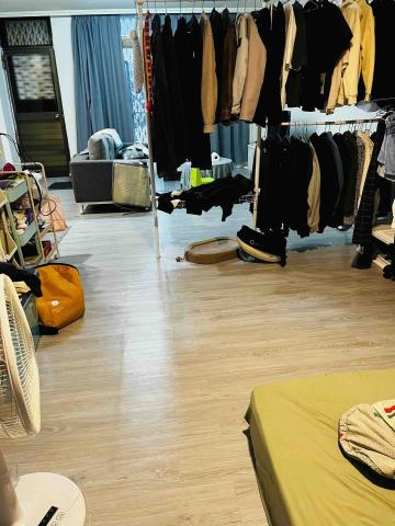 陳俊嘉 - 塑膠地板