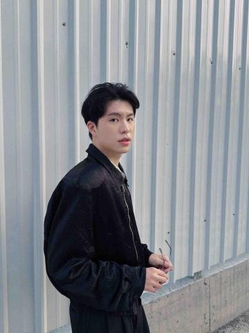 提供高雄衝浪教學服務的專家賈子寬